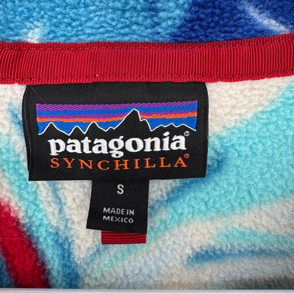 Patagonia Synchilla Blue and Red feathers designed Fleece pullover small - Picture 3 of 6